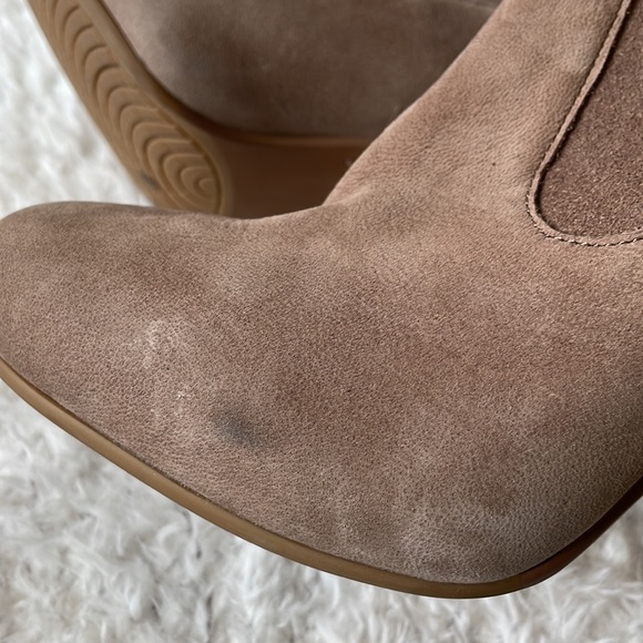 New with flaw UGG taupe suede bootie western heeled - Picture 7 of 13